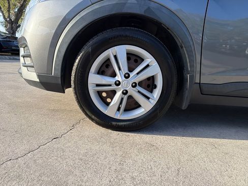 Used 2020 Nissan Kicks S image 10