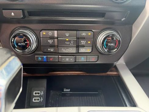 Used 2018 Ford F150 Lariat w/ Equipment Group 502A Luxury AWD/4WD image 16