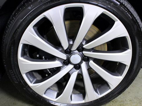 Used 2025 Land Rover Range Rover Autobiography image 12