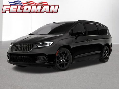 New 2026 Chrysler Pacifica Select image 1