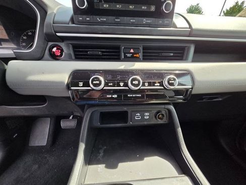 Used 2023 Honda Pilot LX image 7