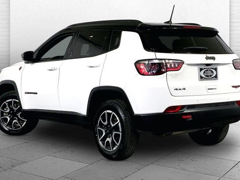 Used 2024 Jeep Compass Trailhawk image 11