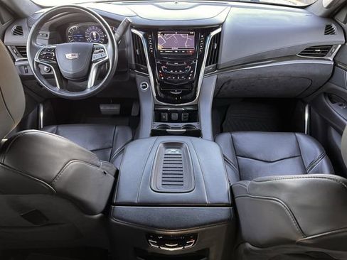 Used 2018 Cadillac Escalade Platinum image 9