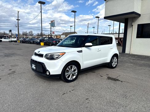 Used 2016 Kia Soul + image 2