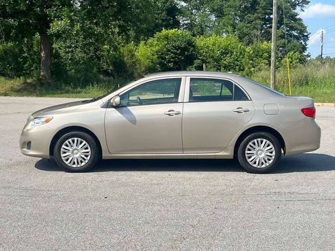 Used 2010 Toyota Corolla LE FWD image 3