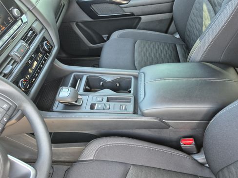 Certified 2025 Nissan Pathfinder S FWD image 24
