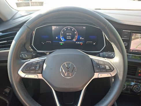 Used 2022 Volkswagen Jetta SE FWD image 17