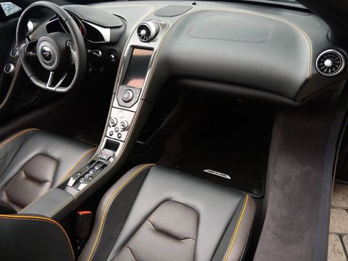 Used 2013 McLaren MP4-12C Spider RWD image 10
