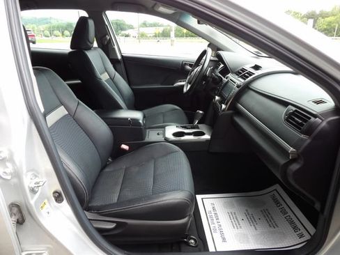 Used 2014 Toyota Camry SE w/ Fleet Convenience Package FWD image 18