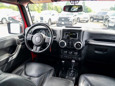 Used 2014 Jeep Wrangler Unlimited Rubicon w/ Dual Top Group image 21