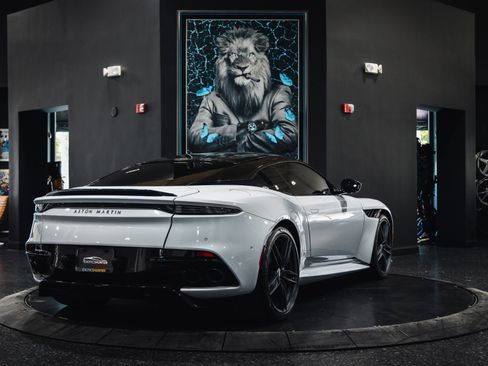 Used 2019 Aston Martin DBS Superleggera image 6