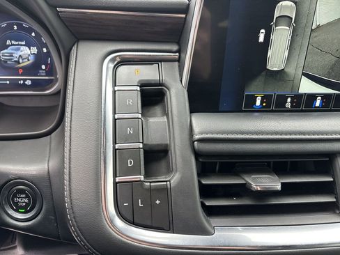 Used 2023 Chevrolet Suburban LT w/ Luxury Package image 23