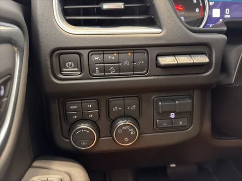 Used 2021 Chevrolet Suburban High Country AWD/4WD image 35