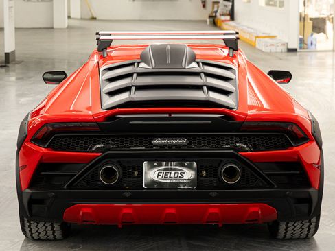 Used 2023 Lamborghini Huracan Sterrato image 12