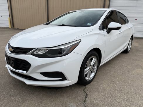 Used 2017 Chevrolet Cruze LT image 9