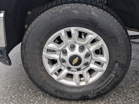 Used 2024 Chevrolet Silverado 2500 LT image 36