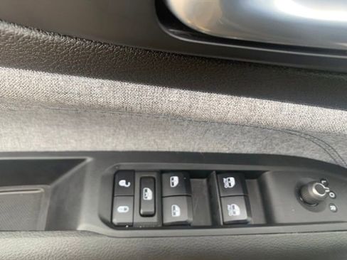 Used 2025 Jeep Compass Sport image 11