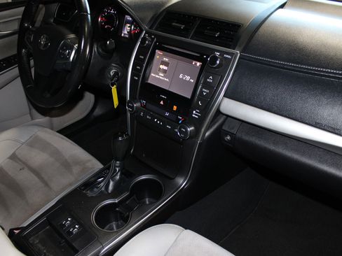 Used 2016 Toyota Camry XSE image 25