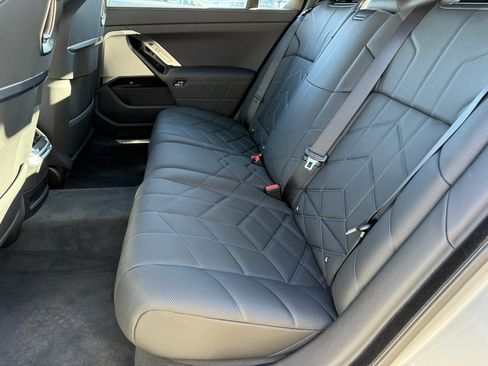 Used 2025 BMW i7 eDrive50 image 32