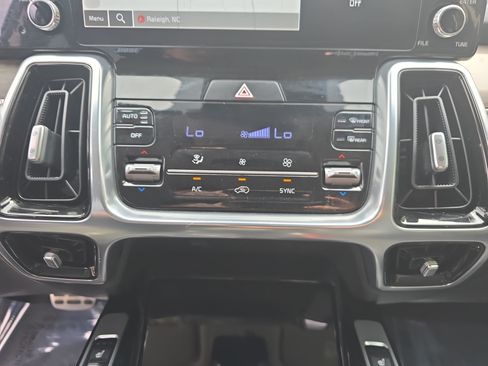 Used 2023 Kia Sorento SX Prestige AWD/4WD image 24