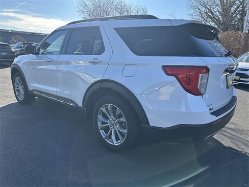 Certified 2022 Ford Explorer XLT w/ Equipment Group 202A image 7