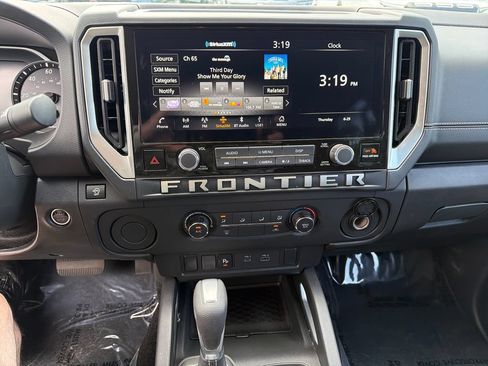 Used 2025 Nissan Frontier SV RWD image 23