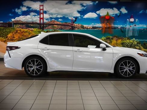 Used 2024 Toyota Camry SE w/ Audio Upgrade Package FWD image 5