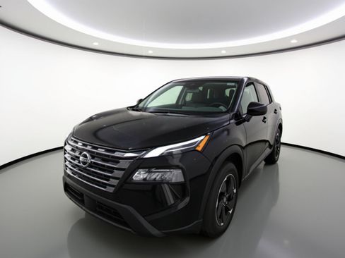 Used 2025 Nissan Rogue SV image 3