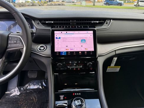 New 2025 Jeep Grand Cherokee Limited w/ Luxury Tech Group II image 16