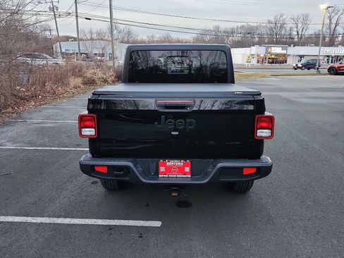 Used 2023 Jeep Gladiator Sport image 5