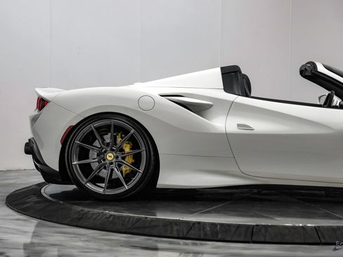 Used 2022 Ferrari F8 Tributo RWD image 29