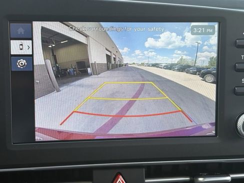 New 2025 Hyundai Elantra SE image 17