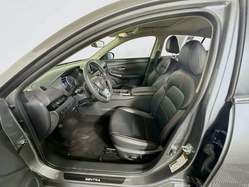 Used 2024 Nissan Sentra SR w/ SR Premium Package image 13