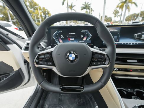 Used 2025 BMW 330i Sedan image 10