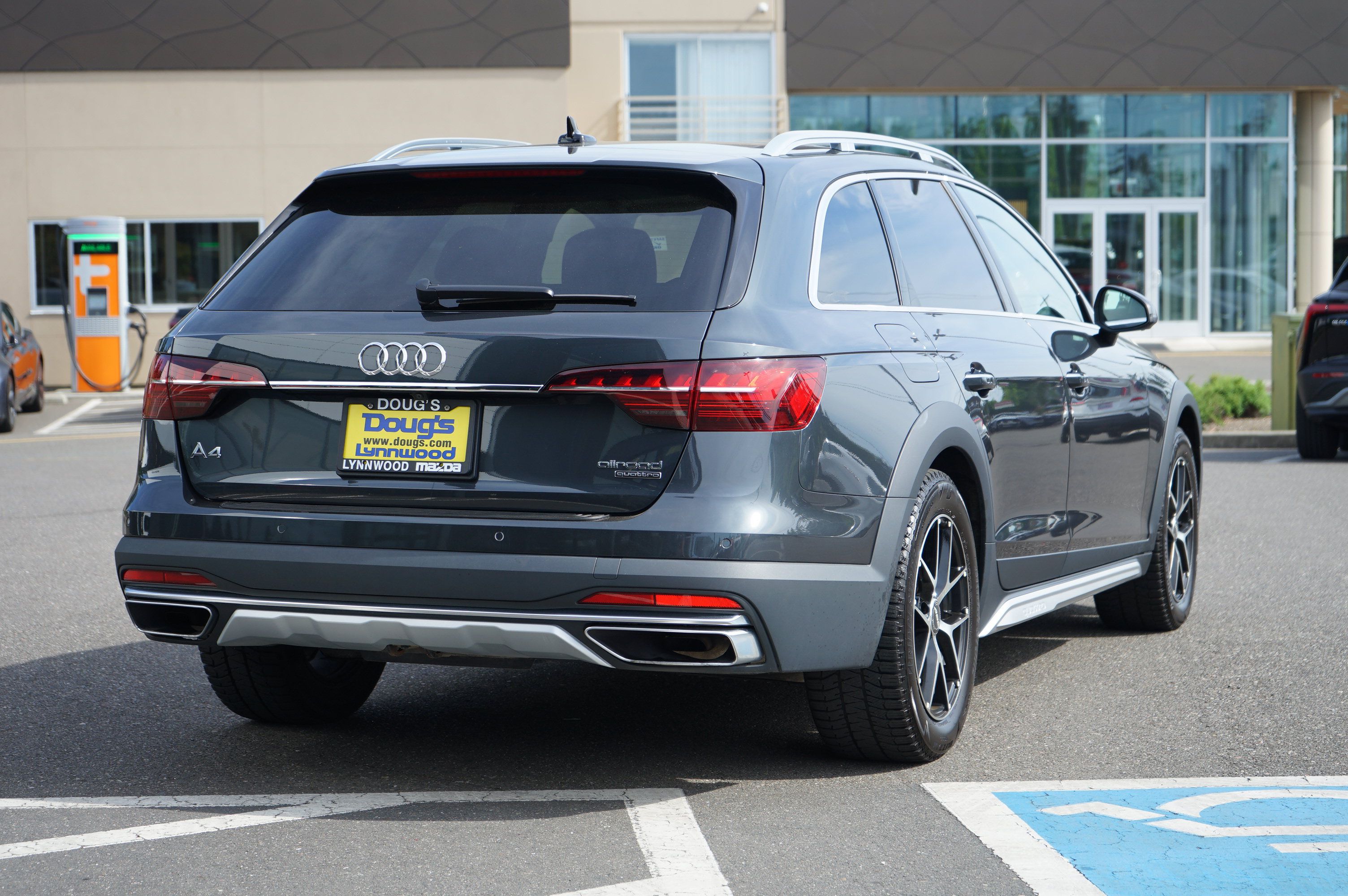 Used 2023 Audi A4 2.0T allroad Premium Plus AWD/4WD image 4