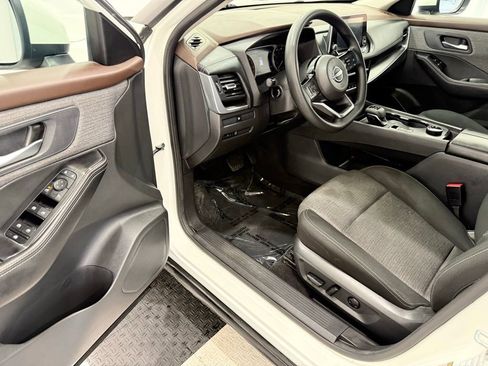 Used 2023 Nissan Rogue SV image 26