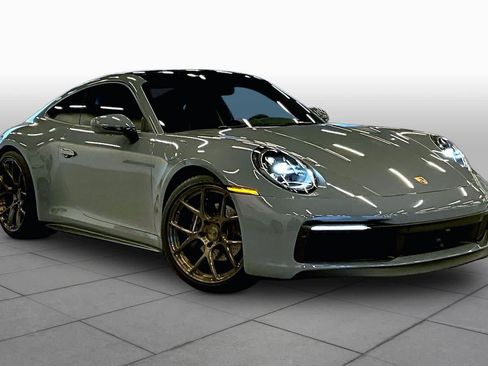 Used 2023 Porsche 911 Carrera RWD image 3