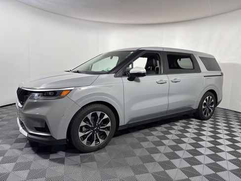 Used 2022 Kia Carnival EX image 10