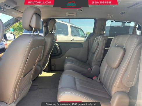 Used 2012 Chrysler Town & Country Touring-L w/ Premium Group FWD image 24