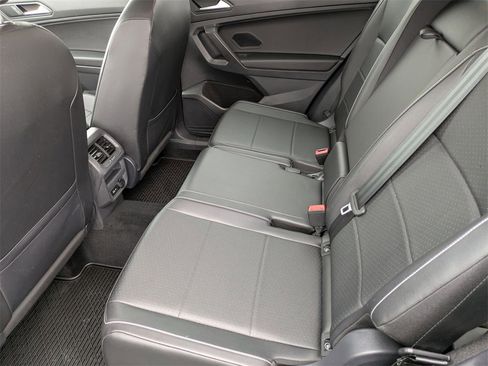 Used 2023 Volkswagen Taos SE w/ Panoramic Sunroof Package image 30