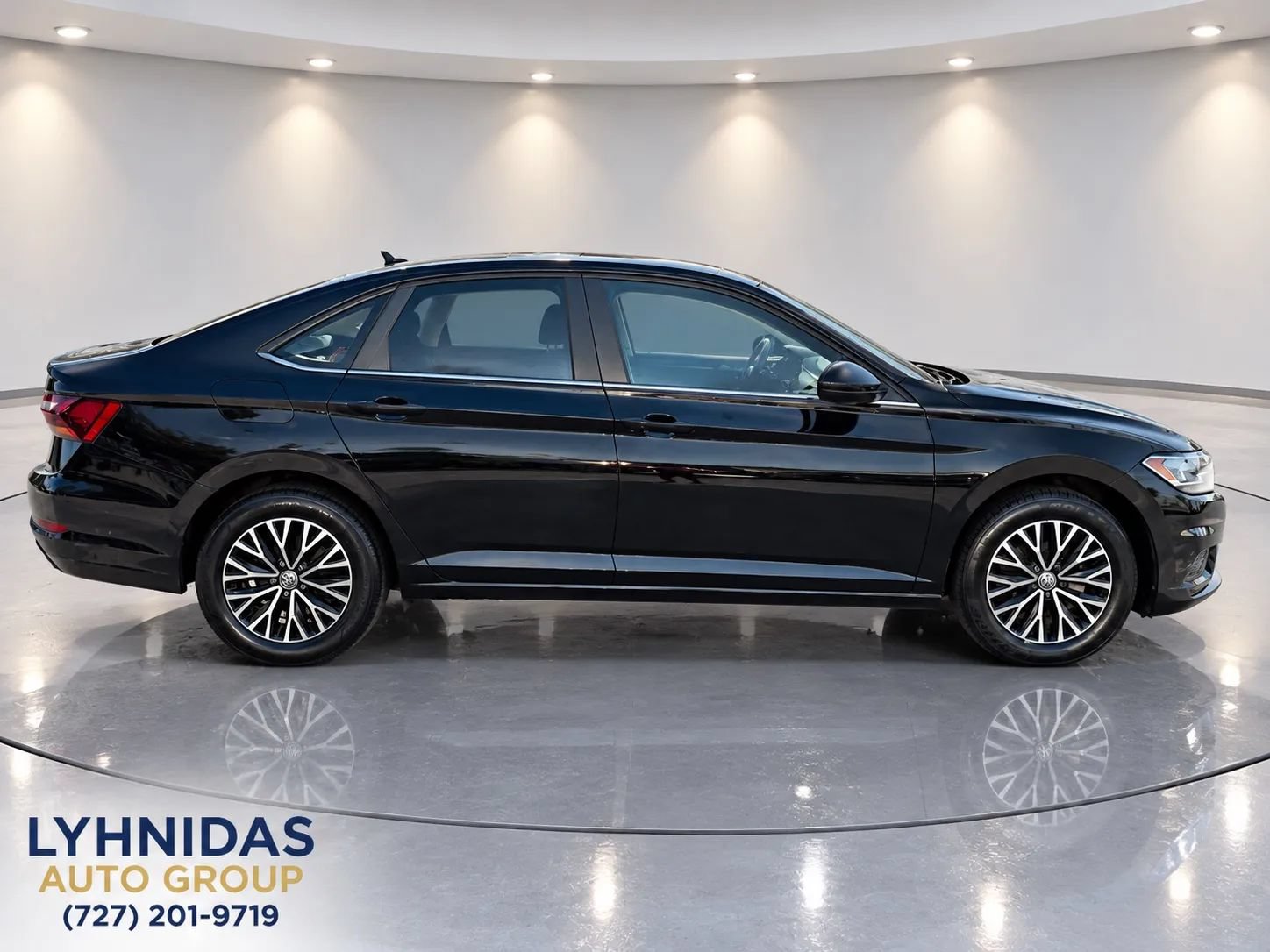 Used 2019 Volkswagen Jetta SE FWD image 2