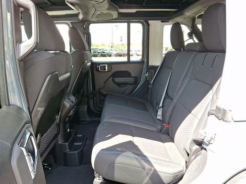 Used 2025 Jeep Wrangler Unlimited Rubicon 4xe w/ Convenience Group AWD/4WD image 10