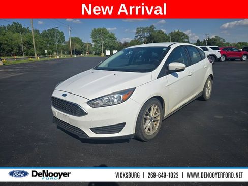 Used 2017 Ford Focus SE w/ Cold Weather Package FWD image 1