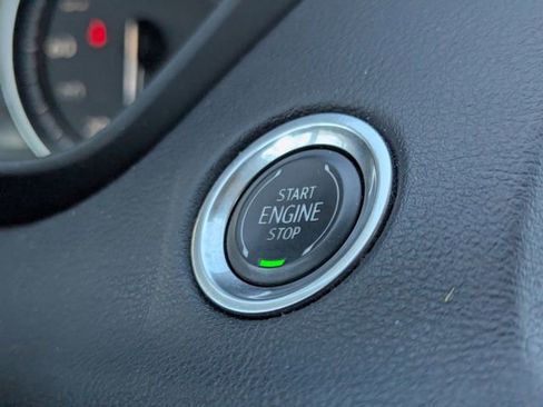 Used 2019 Cadillac XT4 Premium Luxury image 28