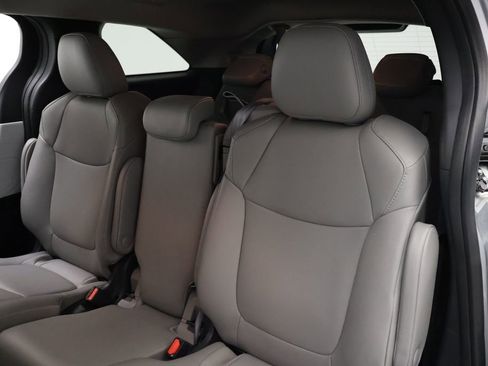 Certified 2025 Toyota Sienna XLE image 18