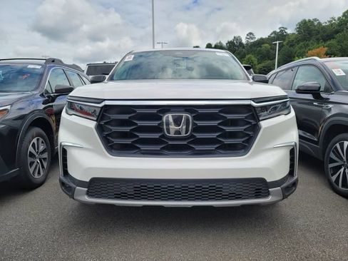 Used 2025 Honda Pilot EX-L image 2