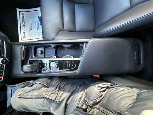 Used 2023 Volvo V60 B5 Cross Country Plus image 21