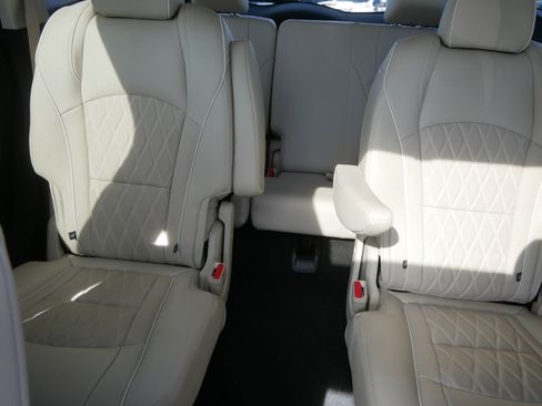 Used 2023 Buick Enclave Avenir w/ Avenir Technology Package AWD/4WD image 13
