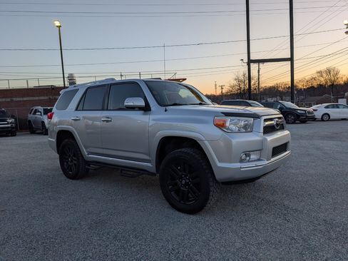 Used 2011 Toyota 4Runner Limited image 3
