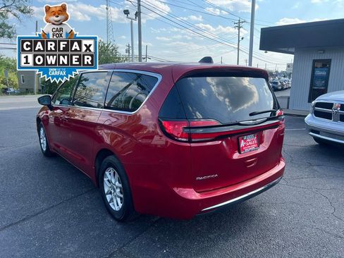 Used 2025 Chrysler Pacifica Select FWD image 8